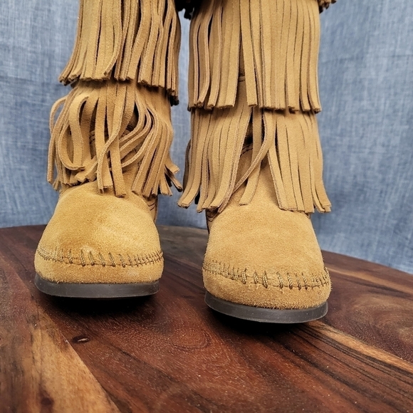 BOHO Classic Minnetonka 3-Layer Fringe Moccasin Boot Tan Size 5 - Picture 15 of 16